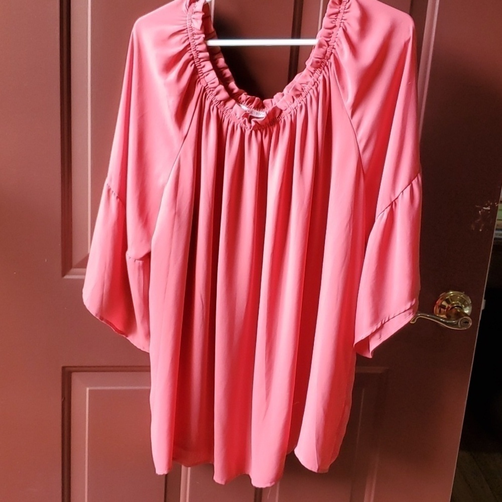 Violet and Claire coral top gathered neck wing sleeve size 3X